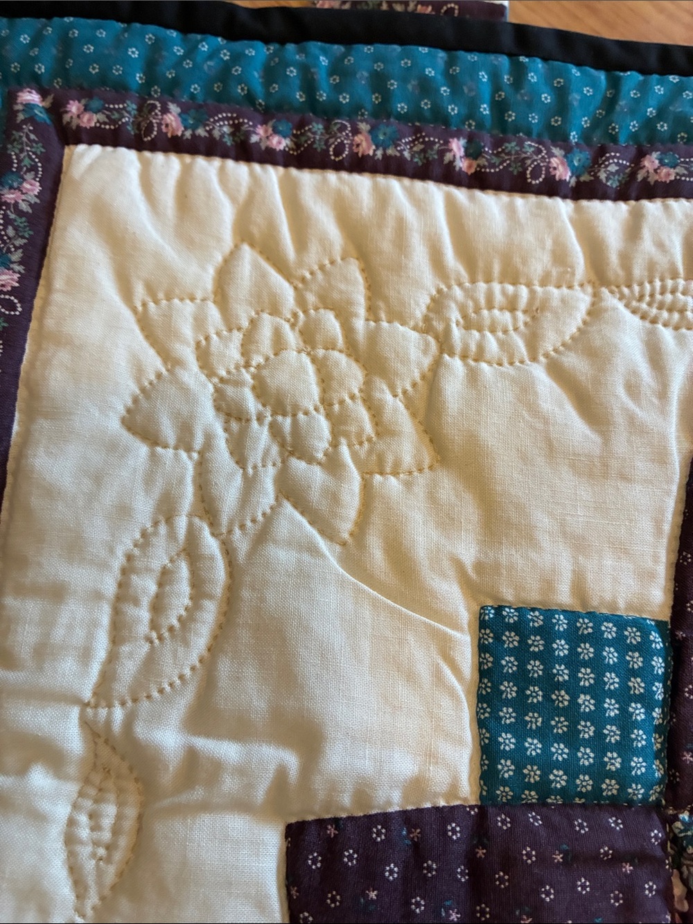 Quilted wall hanging - Picture 7 of 7
